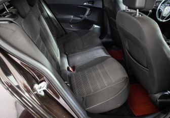 Подержанный автомобиль Opel Insignia Liftback 2013 года (10 фото)