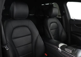 Подержанный автомобиль Mercedes-Benz GLC Coupe 2021 года (16 фото)
