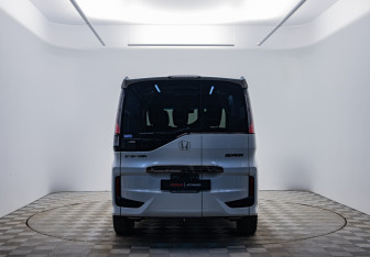 Подержанный автомобиль Honda Stepwgn 2019 года (6 фото)