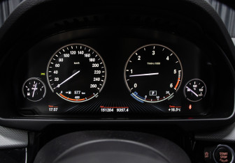 Подержанный автомобиль BMW X5 2016 года (13 фото)