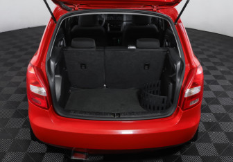 Подержанный автомобиль Skoda Fabia Hatchback 2011 года (10 фото)