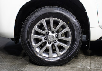 Подержанный автомобиль Toyota Land Cruiser Prado 2019 года (23 фото)