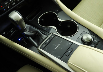 Подержанный автомобиль Lexus RX 2022 года (18 фото)