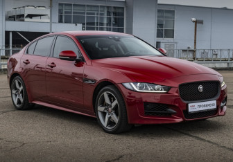 Подержанный автомобиль Jaguar XE 2018 года (3 фото)