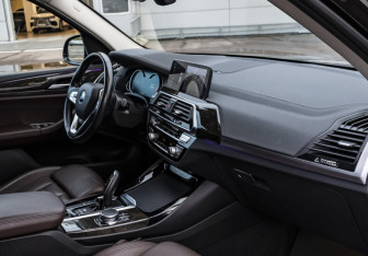 Подержанный автомобиль BMW X3 2017 года (15 фото)