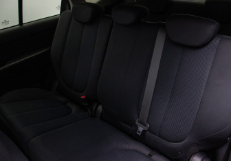 Подержанный автомобиль Kia Carens 2011 года (11 фото)