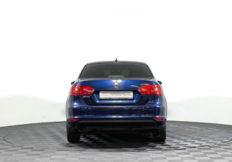Подержанный автомобиль Volkswagen Jetta Sedan 2012 года (6 фото)