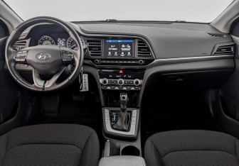 Подержанный автомобиль Hyundai Elantra Sedan 2020 года (13 фото)