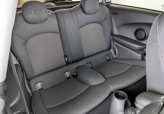Подержанный автомобиль MINI Hatch 2021 года (12 фото)
