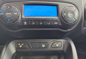 Подержанный автомобиль Hyundai ix35 2011 года (15 фото)