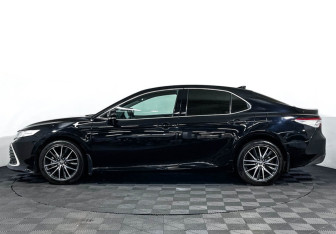 Подержанный автомобиль Toyota Camry Sedan 2021 года (8 фото)