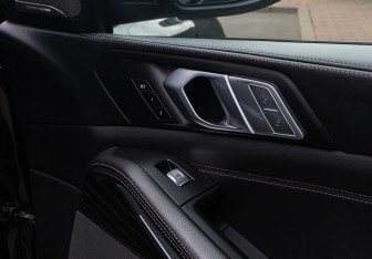 Подержанный автомобиль BMW X7 2020 года (9 фото)