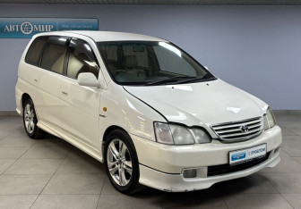 Подержанный автомобиль Toyota Gaia 1999 года (3 фото)