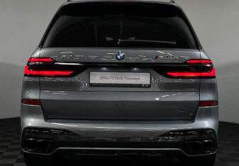 Подержанный автомобиль BMW X7 2024 года (38 фото)