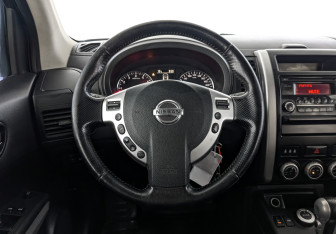 Подержанный автомобиль Nissan X-Trail 2013 года (21 фото)