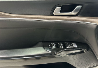 Подержанный автомобиль Kia K5 2021 года (18 фото)