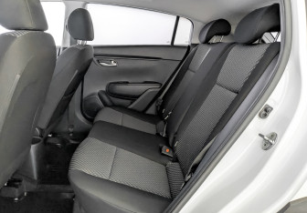 Подержанный автомобиль Kia Rio Hatchback 2019 года (12 фото)