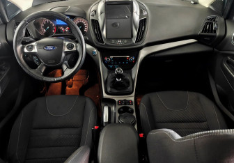 Подержанный автомобиль Ford Kuga 2013 года (9 фото)