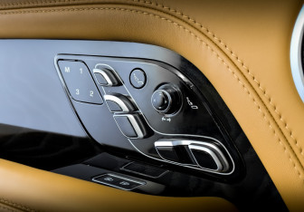 Подержанный автомобиль Land Rover Range Rover 2020 года (21 фото)