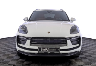 Подержанный автомобиль Porsche Macan 2022 года (2 фото)