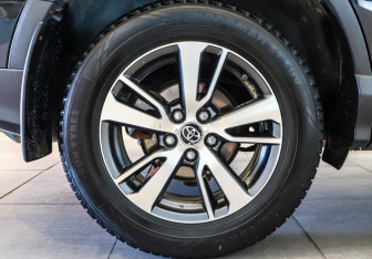 Подержанный автомобиль Toyota RAV4 2018 года (24 фото)