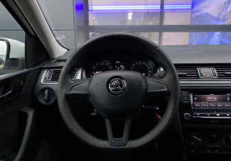 Подержанный автомобиль Skoda Rapid Liftback 2017 года (11 фото)