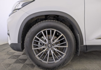 Подержанный автомобиль Chery Tiggo 8 2024 года (12 фото)
