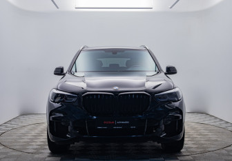 Подержанный автомобиль BMW X5 2021 года (8 фото)