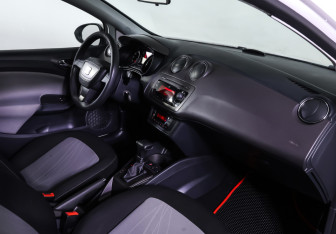 Подержанный автомобиль SEAT Ibiza Hatchback 2012 года (10 фото)