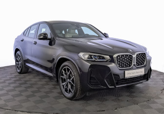 Подержанный автомобиль BMW X4 2022 года (3 фото)