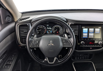 Подержанный автомобиль Mitsubishi Outlander 2020 года (21 фото)