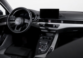 Подержанный автомобиль Audi A4 Sedan 2020 года (12 фото)