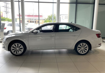 Новый Skoda Superb Liftback 2025 (2 фото)