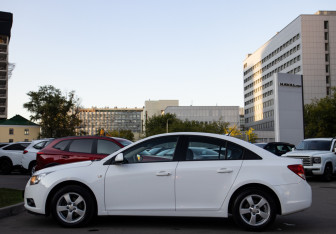 Подержанный автомобиль Chevrolet Cruze Sedan 2009 года (6 фото)