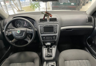Подержанный автомобиль Skoda Octavia Liftback 2013 года (10 фото)