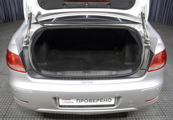 Подержанный автомобиль Peugeot 408 2012 года (10 фото)