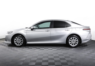 Подержанный автомобиль Toyota Camry Sedan 2021 года (8 фото)