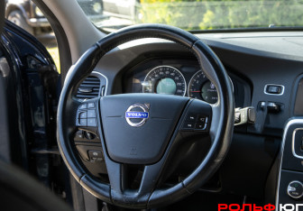 Подержанный автомобиль Volvo S60 2011 года (11 фото)
