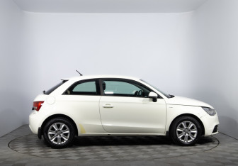 Подержанный автомобиль Audi A1 2011 года (4 фото)