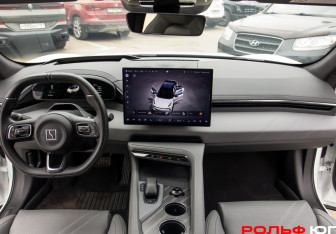 Подержанный автомобиль Zeekr 001 2024 года (10 фото)