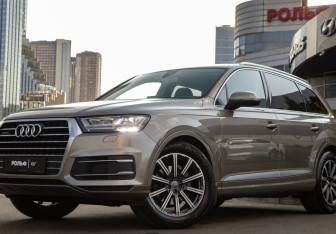 Подержанный автомобиль Audi Q7 2015 года (23 фото)