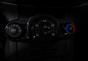 Подержанный автомобиль Ford Fiesta Sedan 2016 года (15 фото)