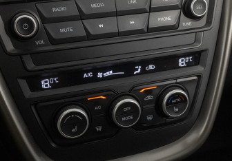 Подержанный автомобиль FAW Besturn X80 2019 года (15 фото)