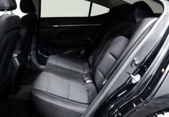 Подержанный автомобиль Hyundai Elantra Sedan 2018 года (13 фото)