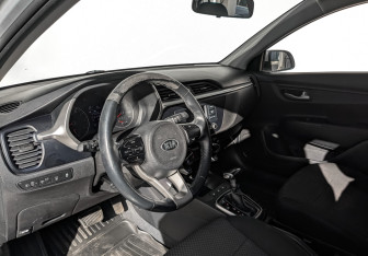Подержанный автомобиль Kia Rio Hatchback 2021 года (14 фото)
