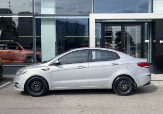 Подержанный автомобиль Kia Rio Sedan 2015 года (8 фото)