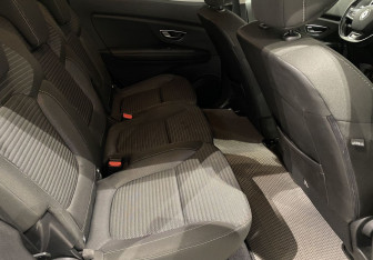 Подержанный автомобиль Renault Scenic 2017 года (11 фото)