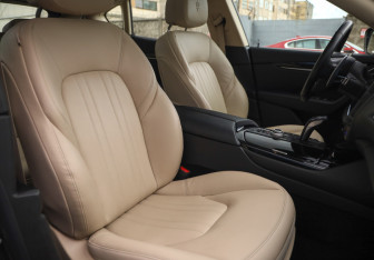 Подержанный автомобиль Maserati Levante 2022 года (30 фото)