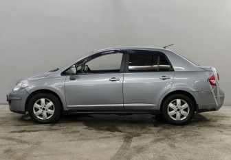 Подержанный автомобиль Nissan Tiida Sedan 2010 года (8 фото)