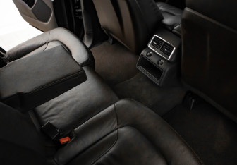 Подержанный автомобиль Audi Q7 2013 года (32 фото)